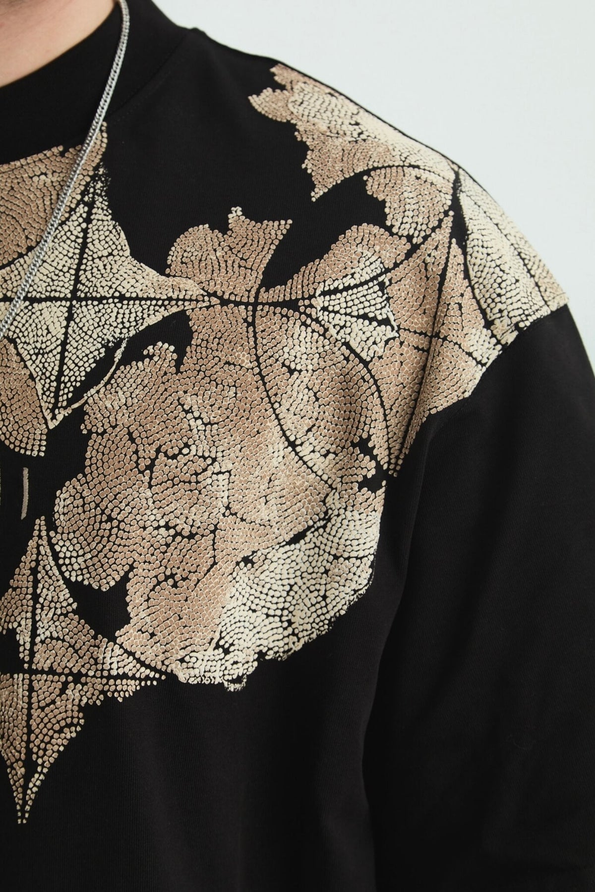 REALISTIC - BLACK